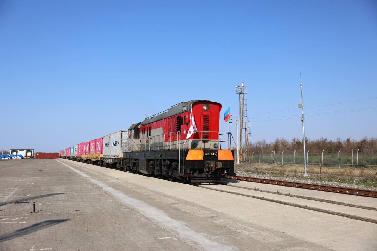 Блок-поезд Поти - Баку